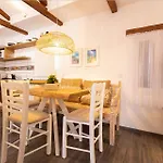 Appartamento Ziv Boutique Town Square *